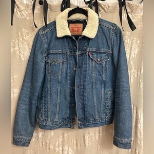 Levi’s Women’s Sherpa Collar Trucker Jacket Size Large